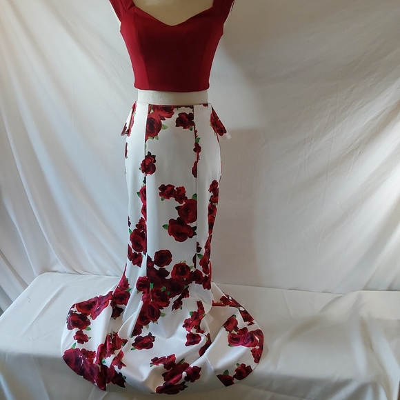 Social Code Off The Shoulder Floral Red Rose Mermaid Prom Dress Size 3 - Picture 2 of 16